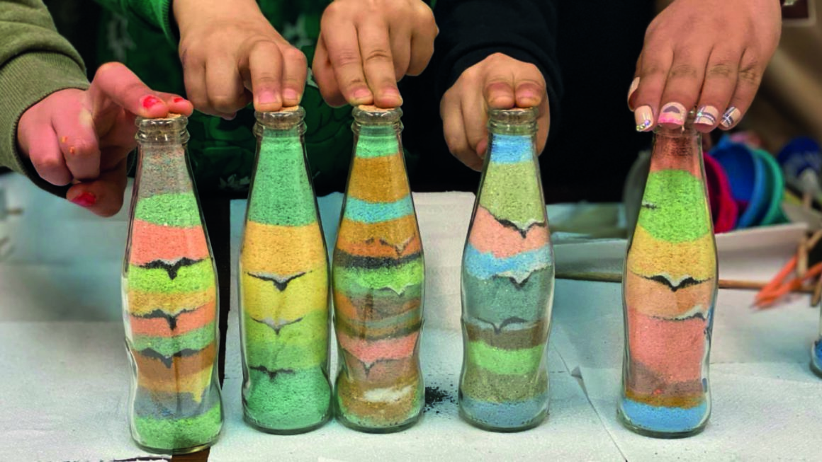 “Magia in bottiglia” laboratorio in 4 lezioni di disegno e sale colorato in vetro